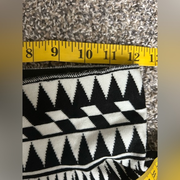 Mi Ami NWT black and white geometric design mini skirt Size small - Picture 7 of 9